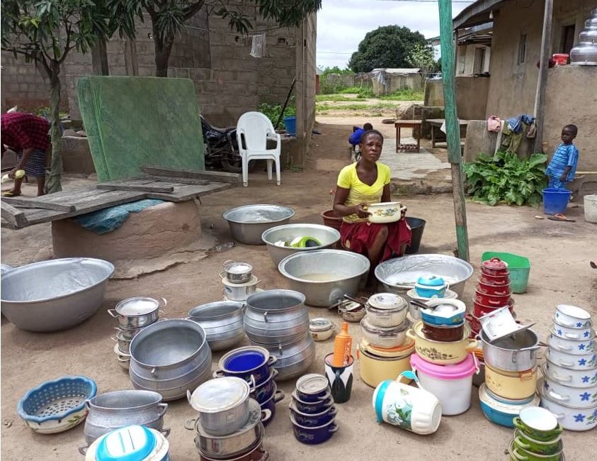 A Lobi woman with her household items. Photo credit: VL Cote d’Ivoire IEC/BCC Manager, Biba Coulibaly